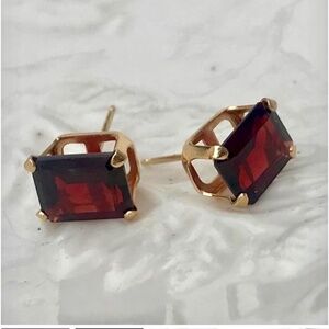 Vintage 14K Gold Emerald Cut Garnet Post Earrings